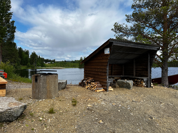 Eldstad och vindskydd