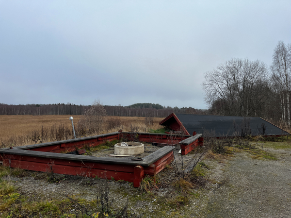 Grillplats med taket bakom