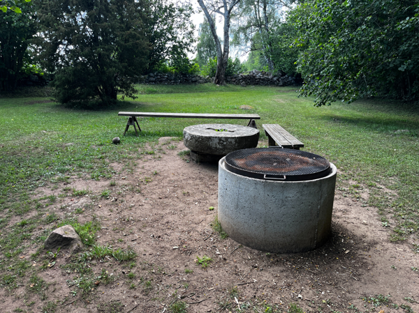 Grillplatsen ur en annan vinkel