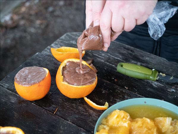 Mjuk gammaldags sockerkaka i apelsiner