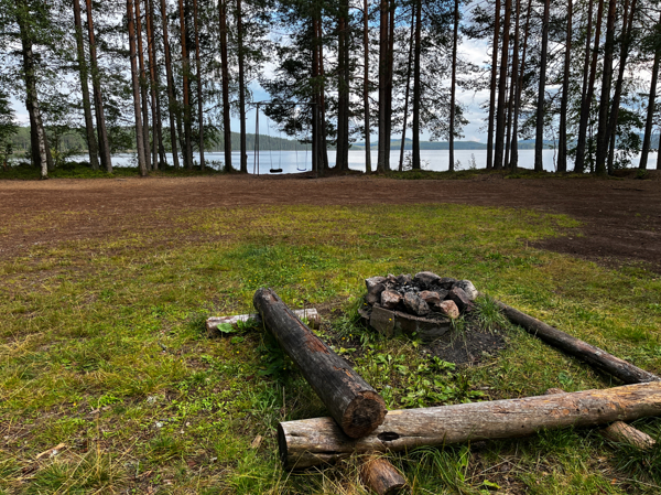 Sliten eldstad