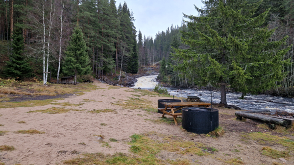 Botten av fallet i bakgrunden