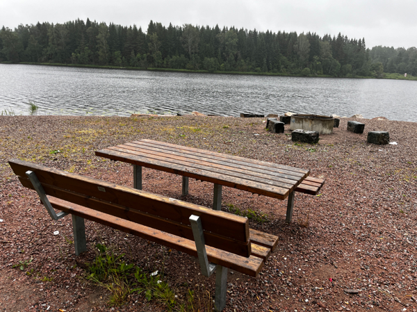 Bänkbord finns