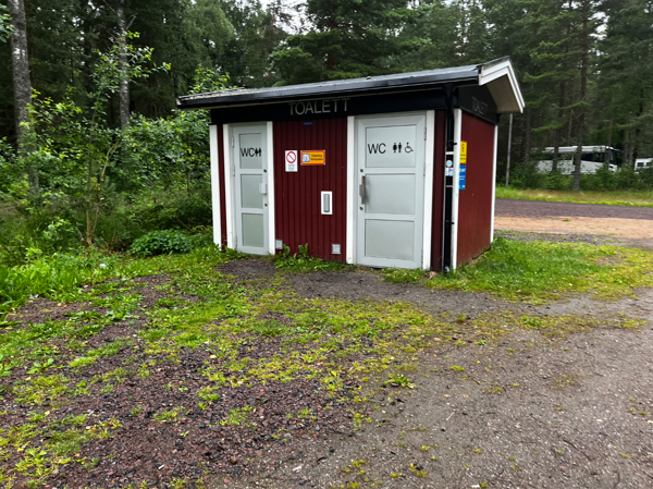 Toalett vid parkeringen