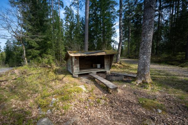 Hällbäck vindskydd