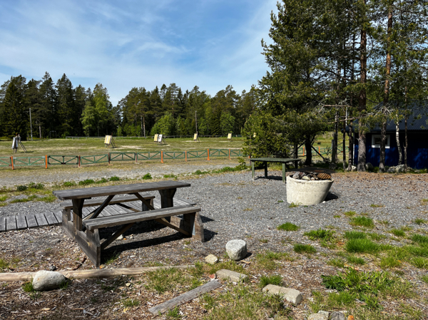 Bänkbord finns