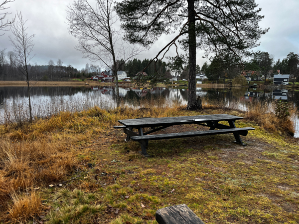 Grillplatsen ligger på udden