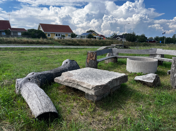 Ligger vid villaområde