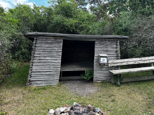 Vindskydd med trägolv