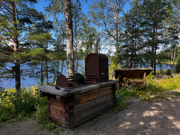 Grill, rök och vedförråd