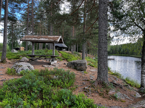 Bänkbord under tak