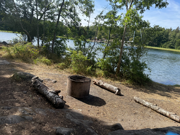 Grillplats vid bastun på Nämdö