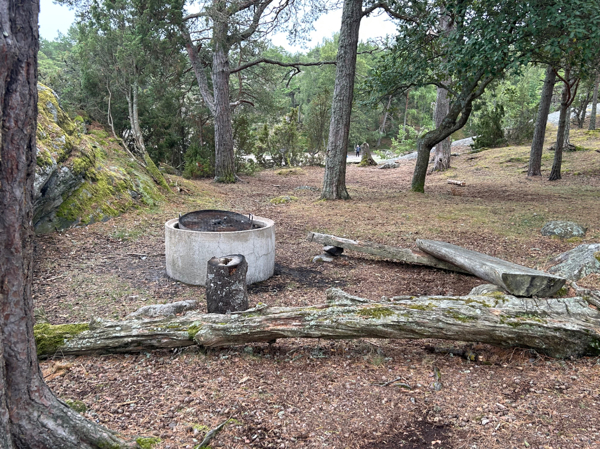 Grillplats och ok att tälta