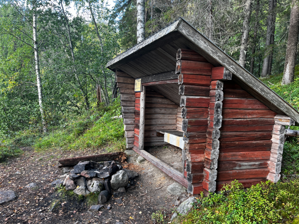 Eldstad och vindskydd