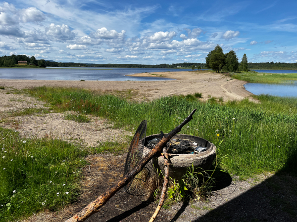 Eldstad med galler