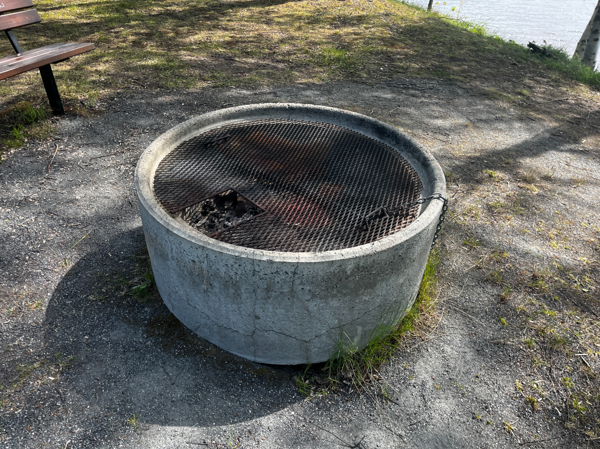 Stort galler i eldstaden