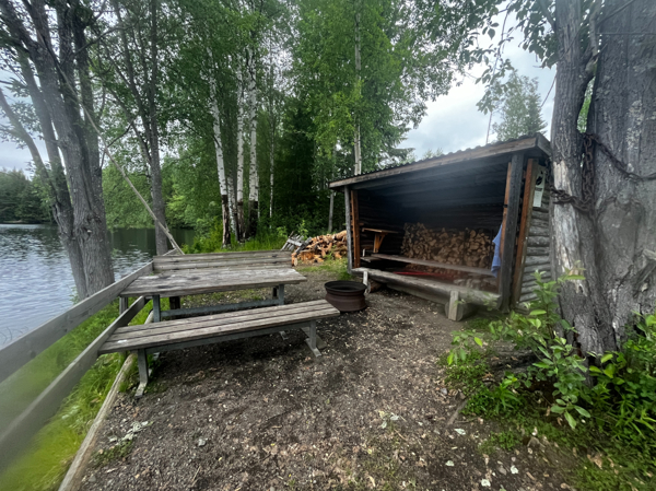 Bänkbord framför