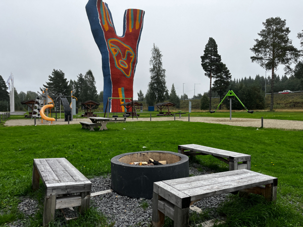 Grillplatsen med Y:et i bakgrund